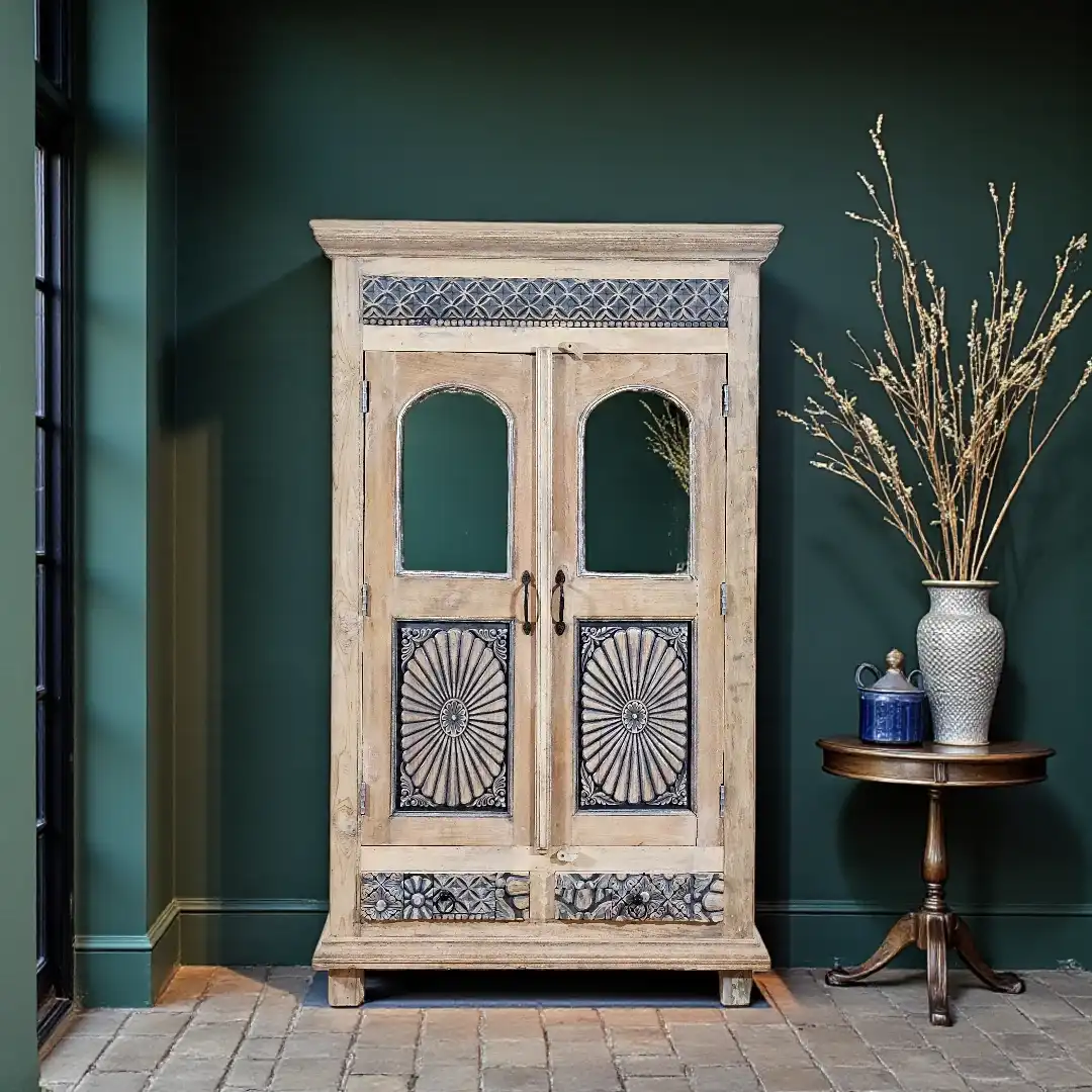 Zahiya Radiant Mirror Cabinet / خزانة "زاهية" بمرآة مشعة