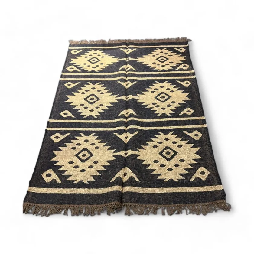 CARPETS / Rugs