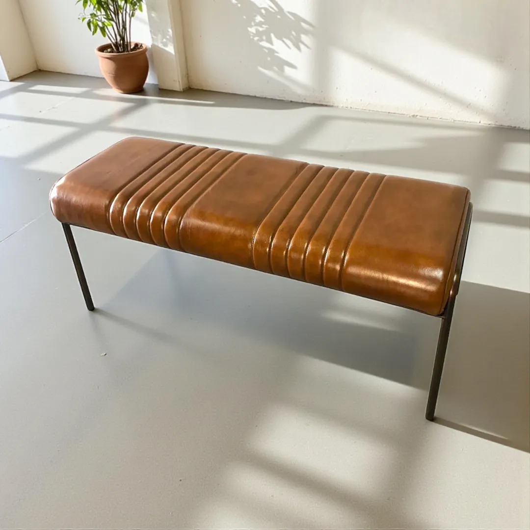 The Cognac Avenue Bench (مقعد أفينيو البني)