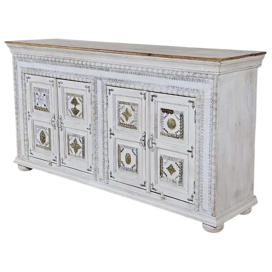 The Marwar Brass-Inlaid Mango Wood Sideboard الميز المارواري الجانبي من خشب المانجو المرصع بالنحاس