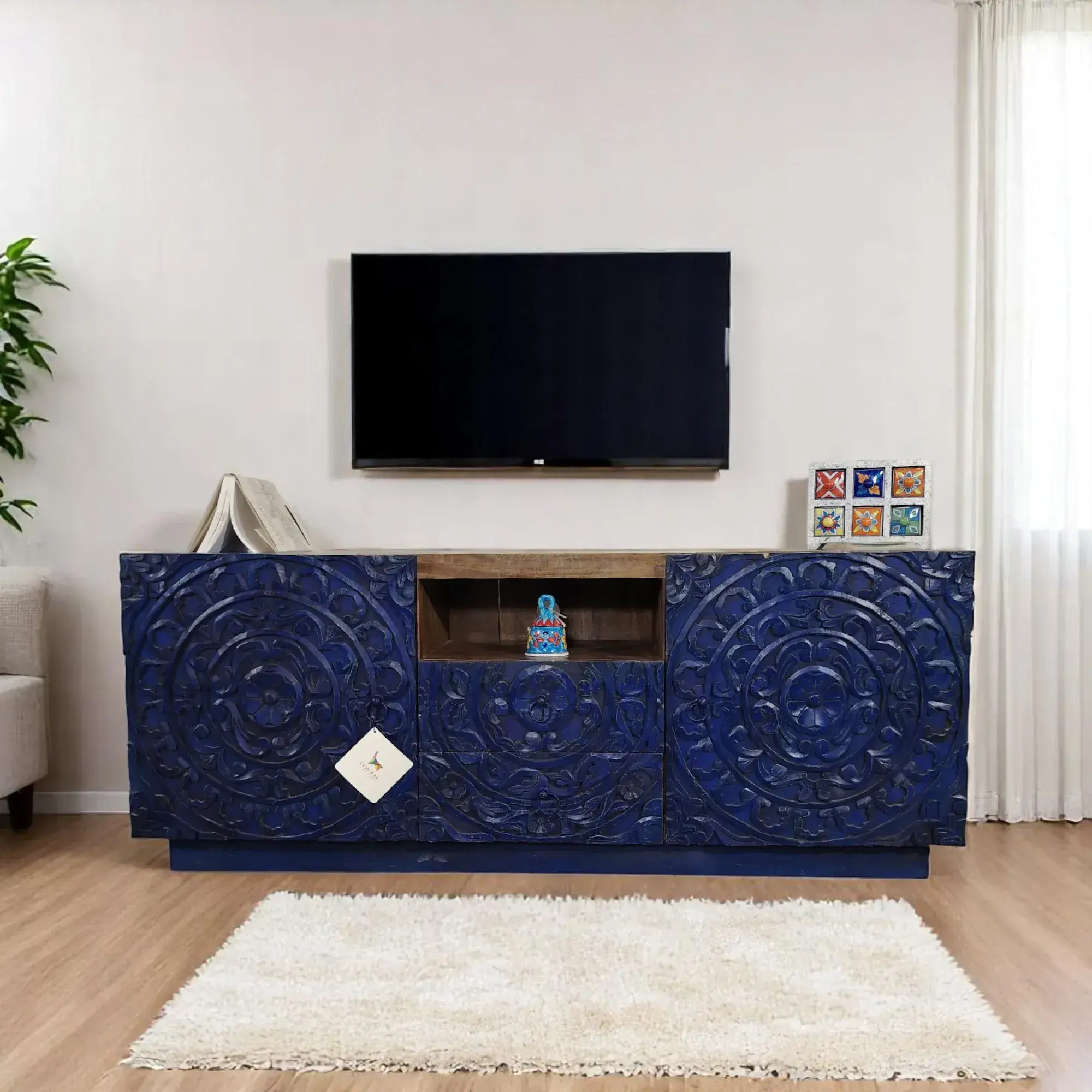 Carved Mandala Media Console | Console de l'Artiste
