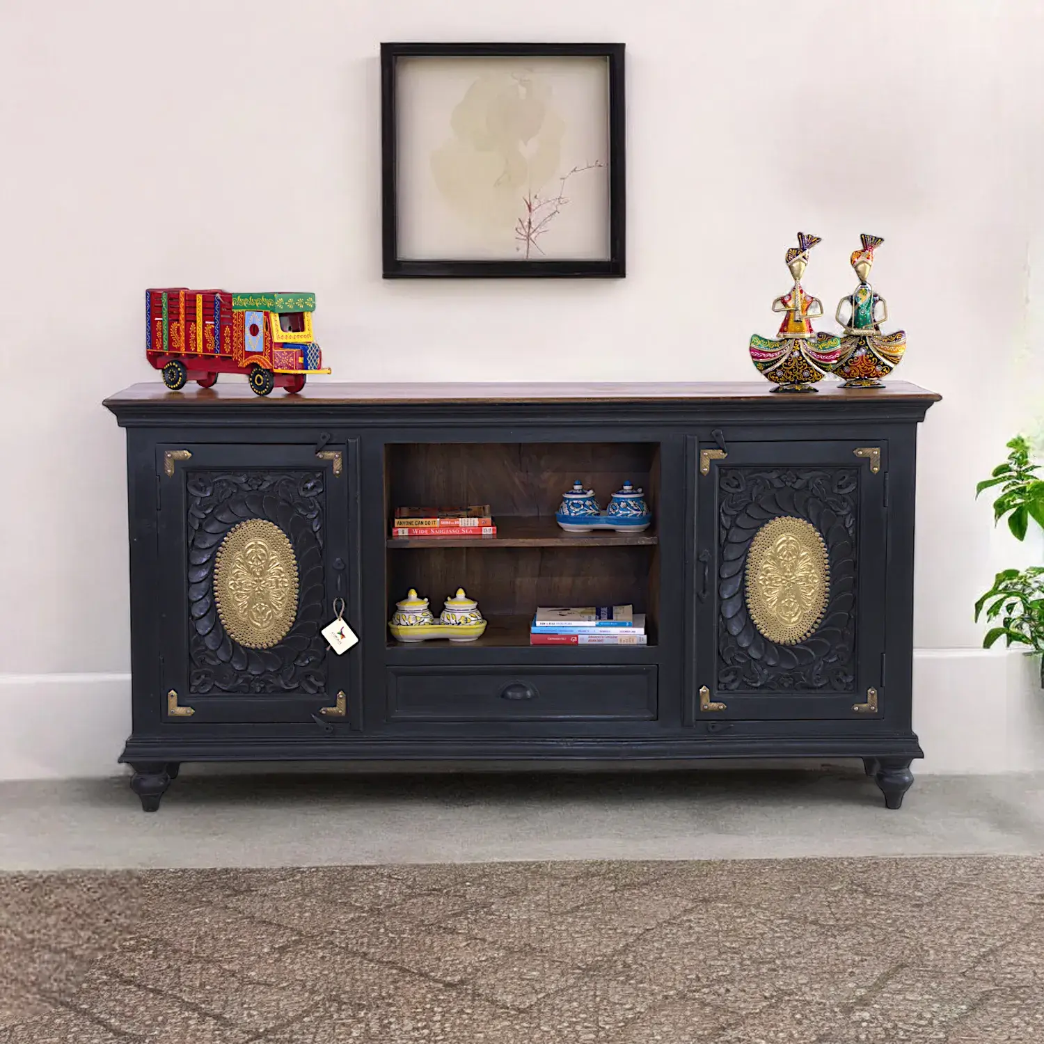 Jardin Embossed Media Cabinet | Gabinete de Latón