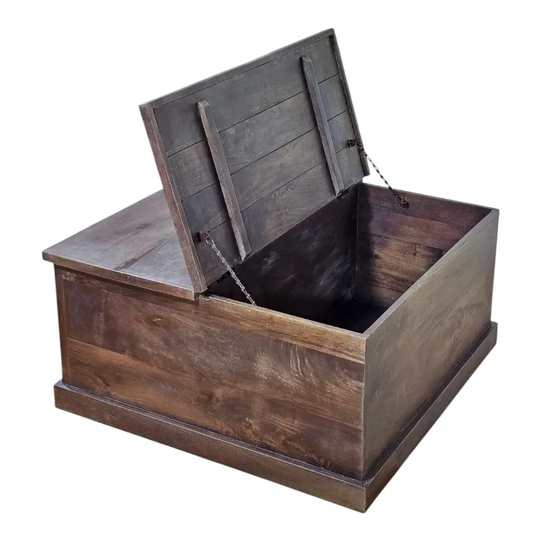 La Table Basse Coffre d’Avignon (The Avignon Coffer Coffee Table)