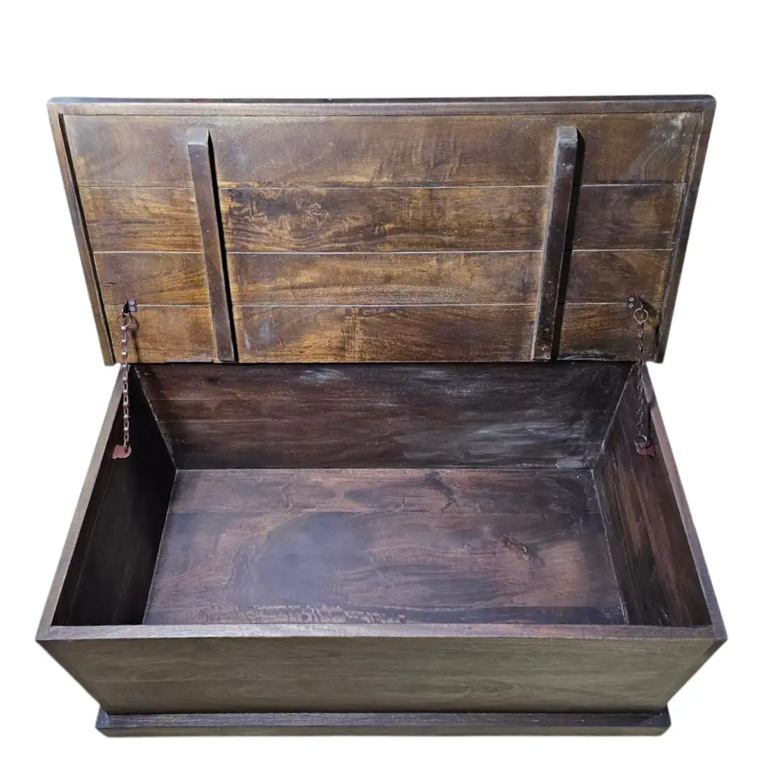 La Table Basse Coffre d’Avignon (The Avignon Coffer Coffee Table)