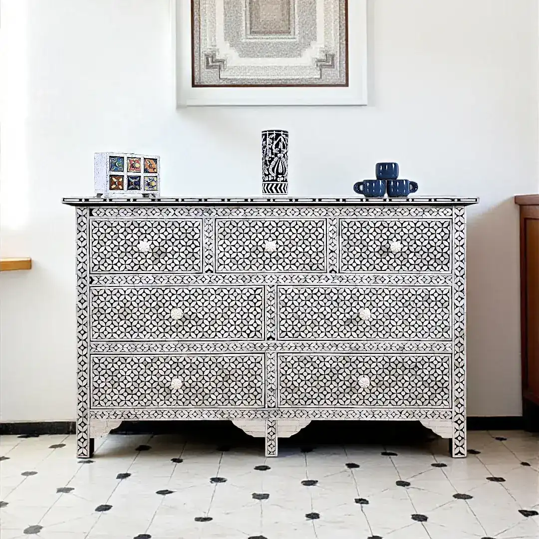 Al-Zahrā's Lattice Chest